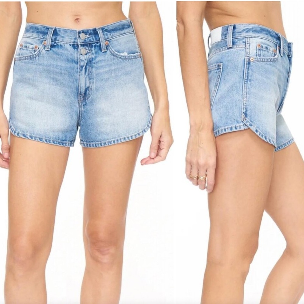 Pistola Denim Nova high rise short with double button.